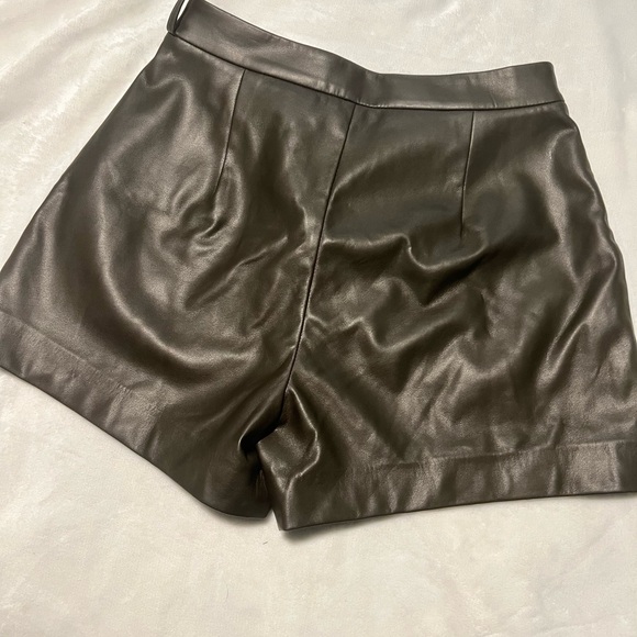 Marciano by Guess Faux Leather Belted Shorts – US 6 (EU 42) - Picture 6 of 7